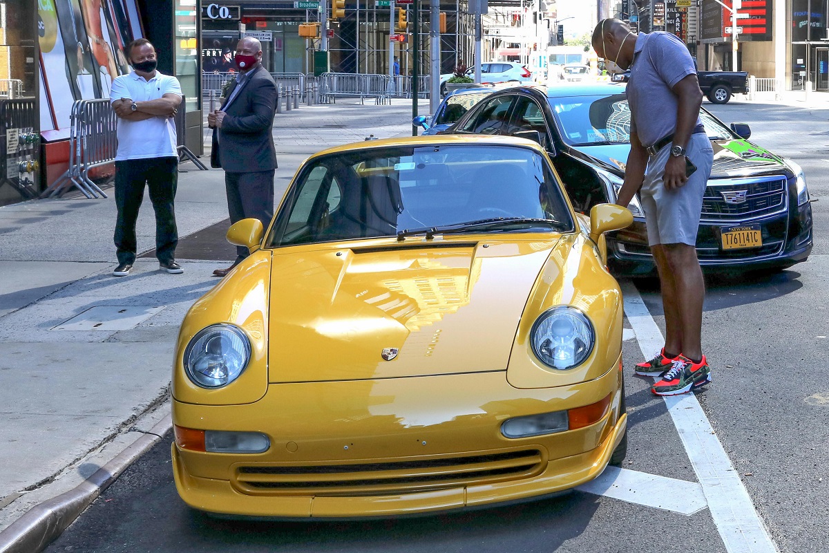 Porsche 911 in lively NYC.