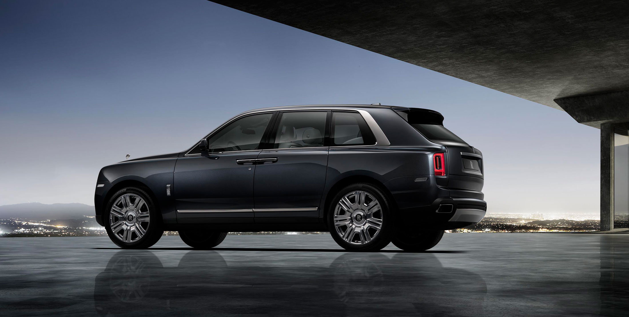Rolls Royce Cullinan at sunset.
